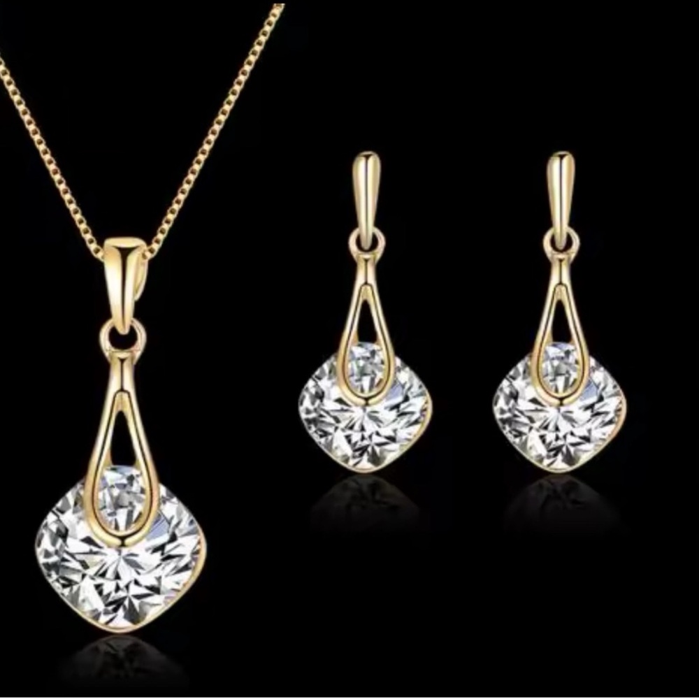 Beautiful necklace and earrings set